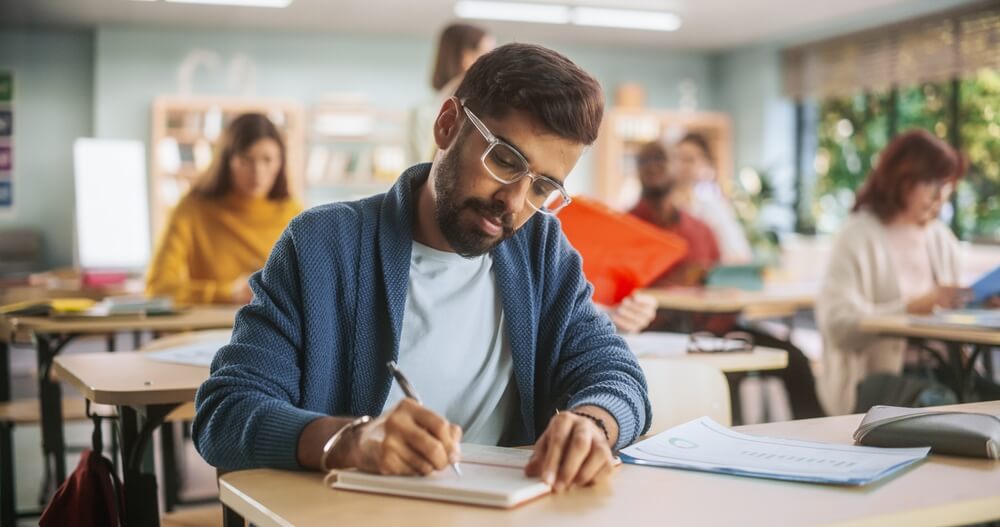 requisitos seguro medico estudiar en España